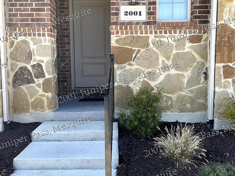2001 Juniper Pass Way — Photo 2