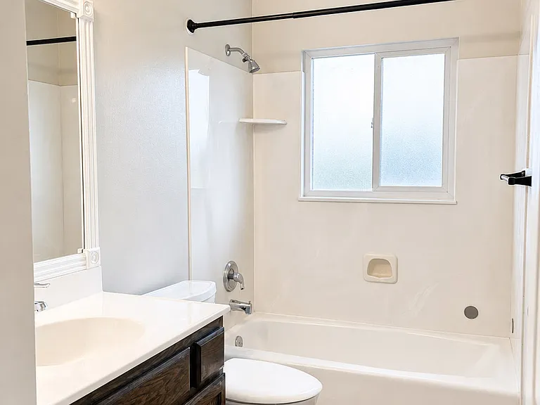 4353 S 3100 W — Photo 13