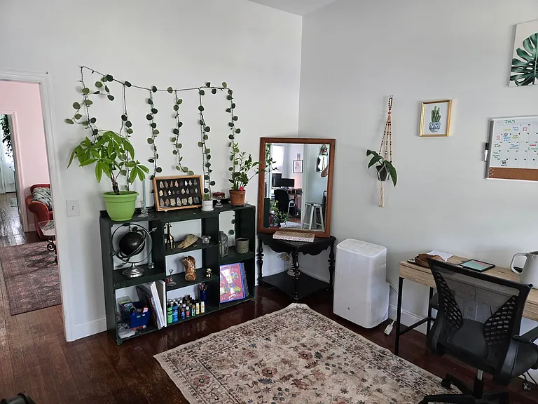 461 E Maxwell St — Photo 3