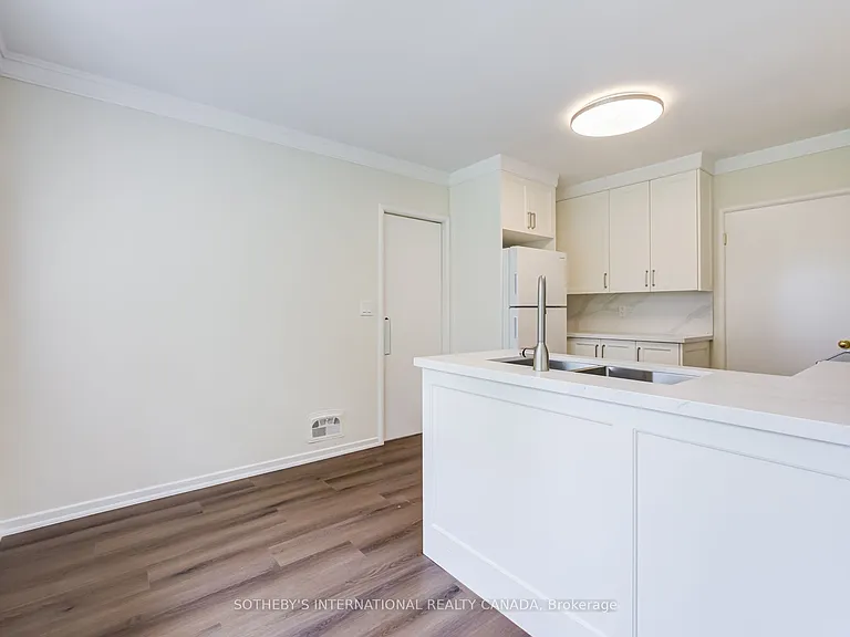 25 Abinger Cres — Photo 20