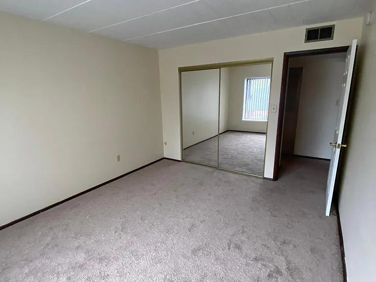 225 Walnut St #1C — Photo 8