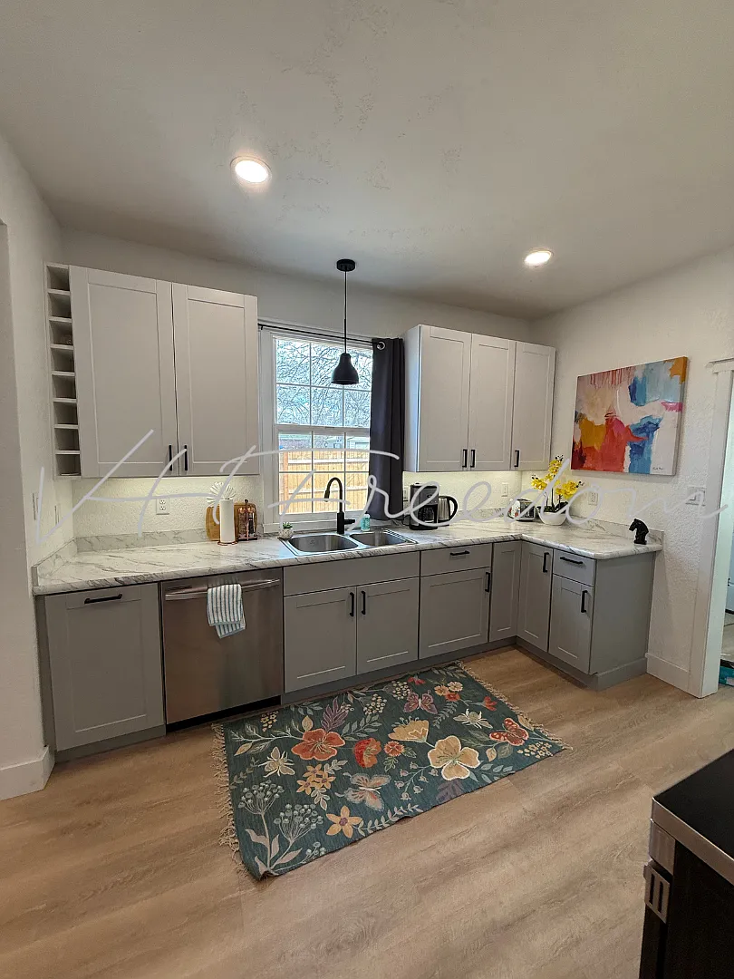 4 bed, 2.0 bath, 2008 sqft, $3,000 — Photo 2