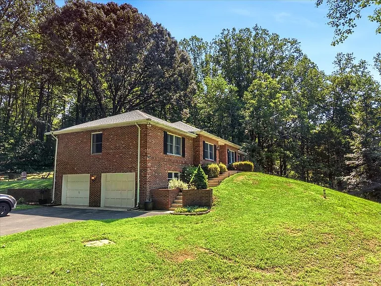2641 Dogwood Ln — Photo 35