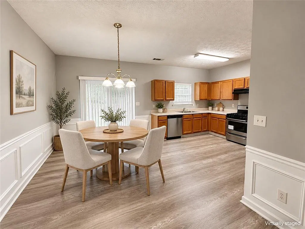 3 bed, 2.5 bath, 1696 sqft, $1,875 — Photo 2