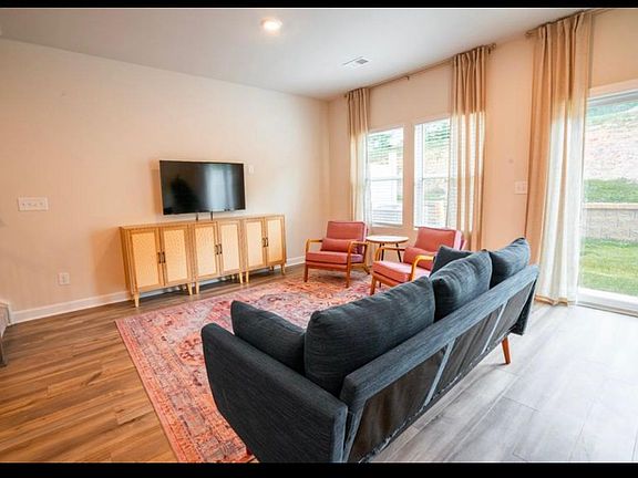 5th image of 529 Tayberry Ln #529