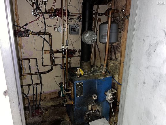 4th image of 214 N Granville St