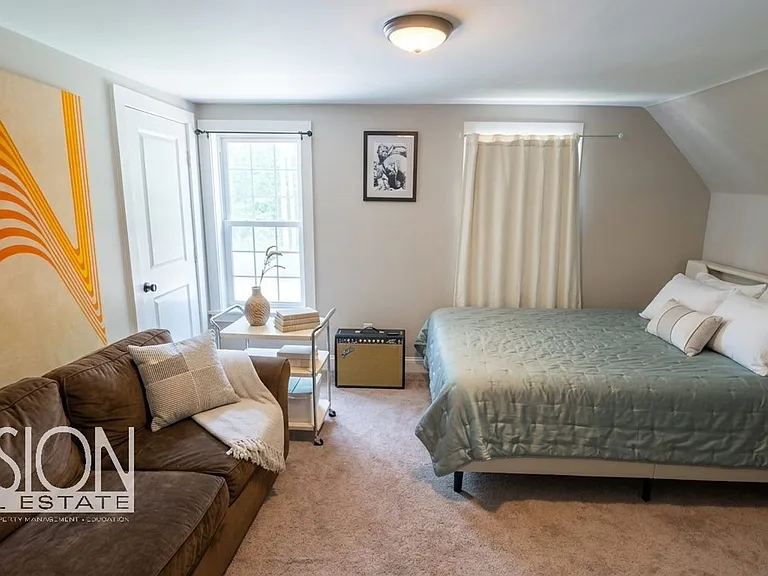 282 Ethan Allen Pkwy #1 — Photo 9