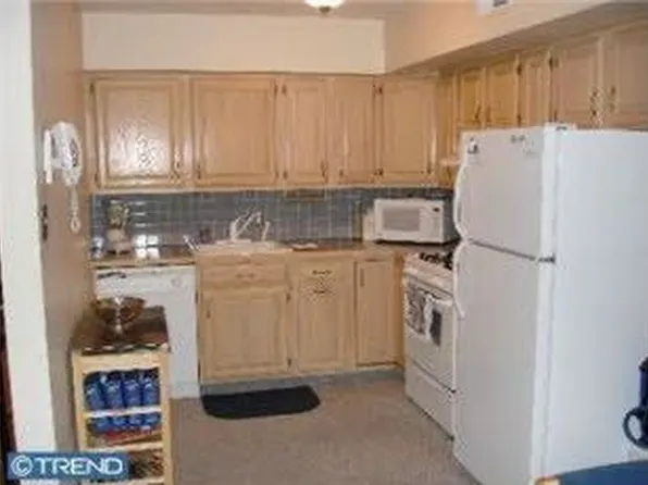 411 Stiles Ave APT C2, Maple Shade, NJ 08052