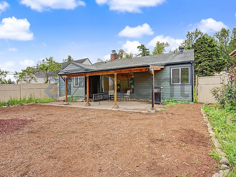 1315 N Russet St — Photo 5