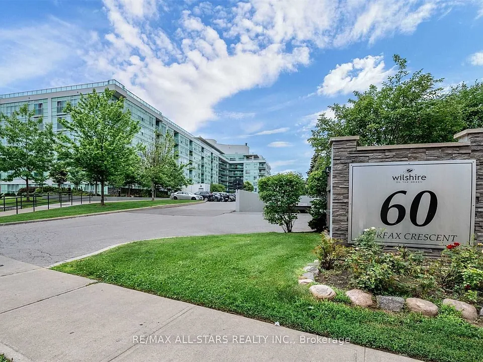 60 Fairfax Cres #201