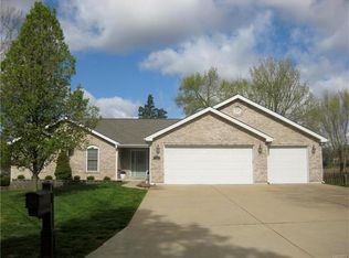 215 Lark Hill Ln, Ballwin, MO 63021