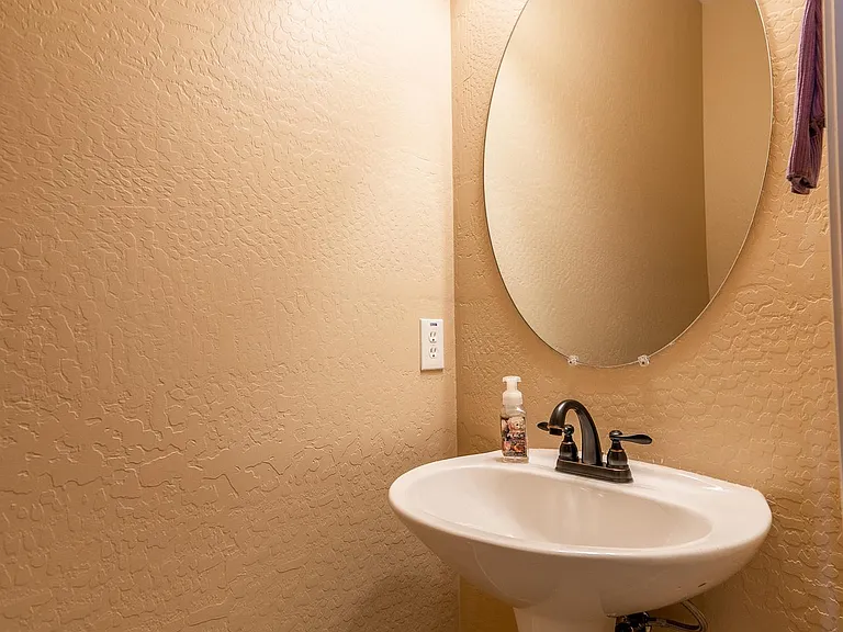 18445 W Saguaro Ln — Photo 24