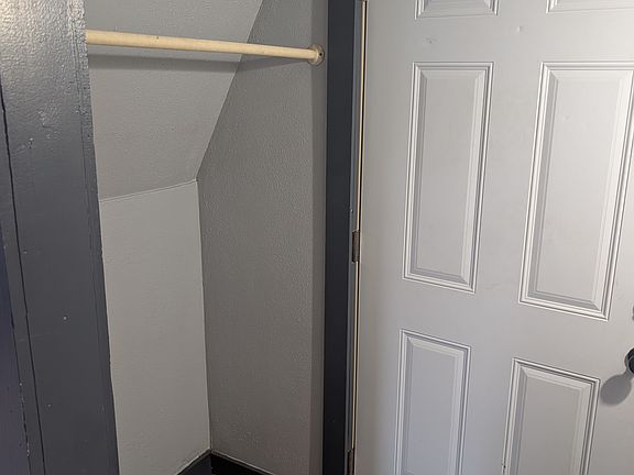 4th image of 405 Sawyer Rd