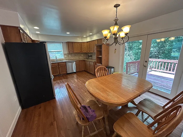 498 Plantation St — Photo 10