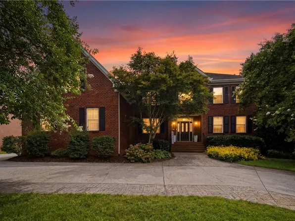 844 Greenfield Ln, Chesapeake, VA 23322