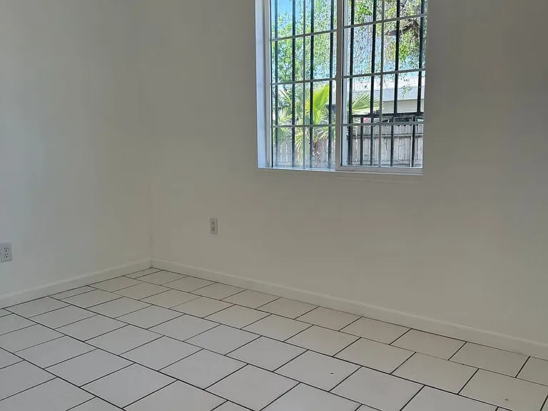 908 Glenn Ave — Photo 14