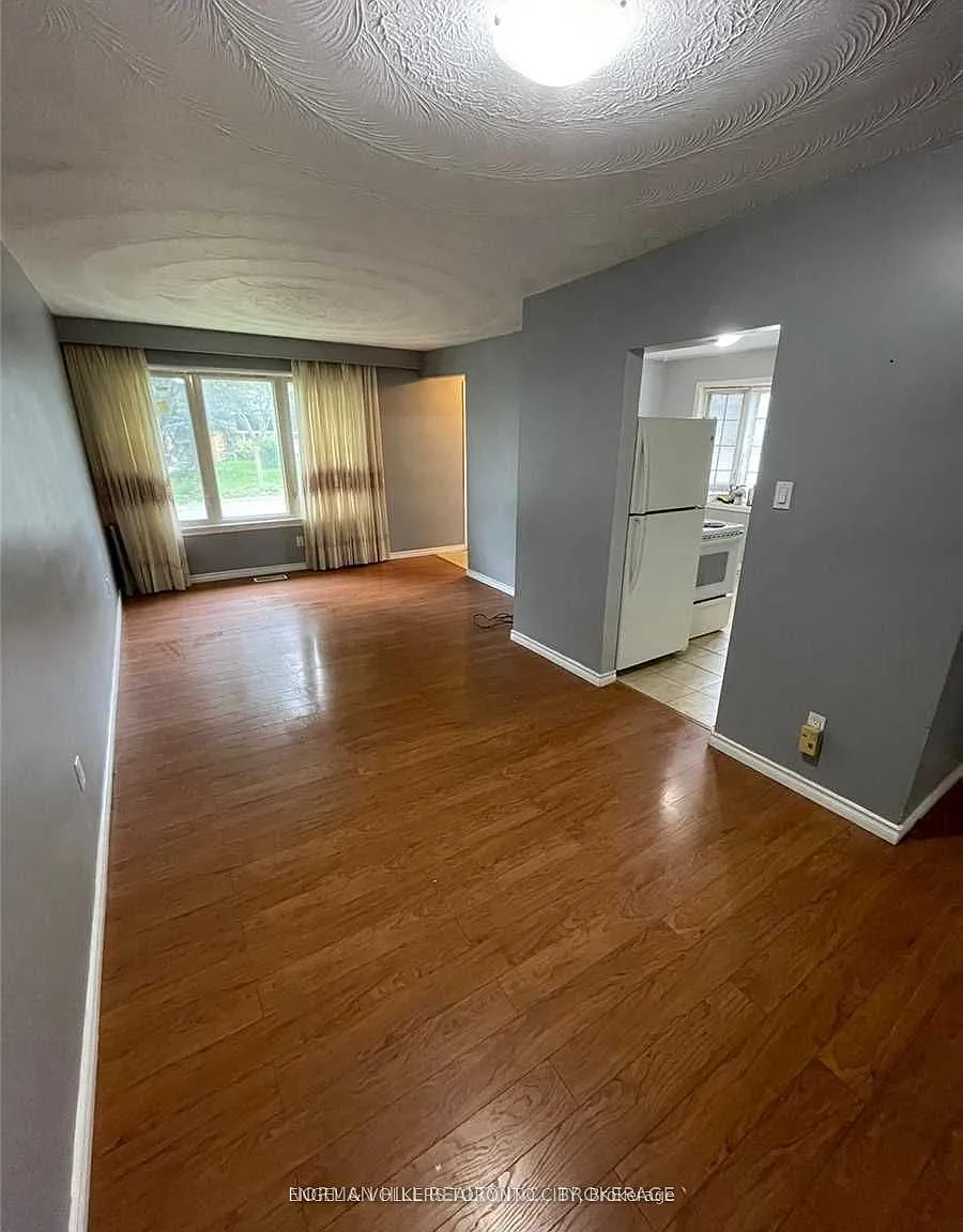 3 bed, $2,400 — Photo 2