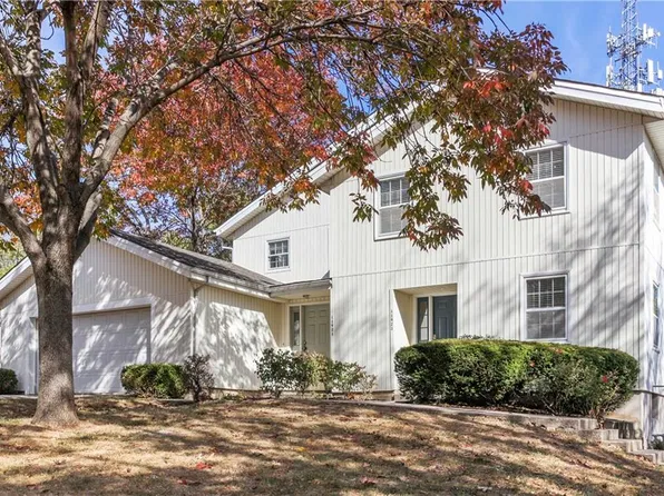 11921 Goodman St, Overland Park, KS 66213