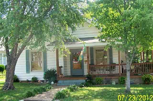 1st image of 210 N Plum St