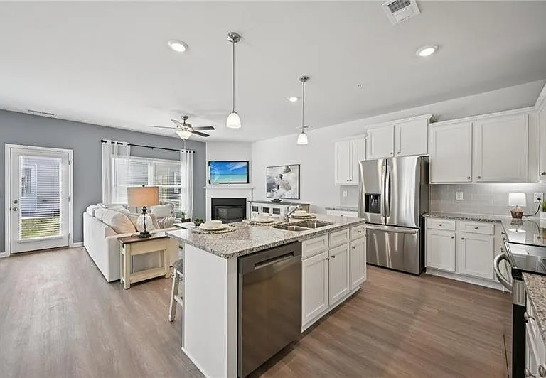 405 Lanier Cir — Photo 11