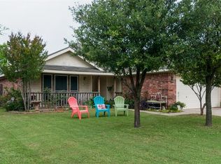 208 Saint James Ct, Rhome, TX 76078