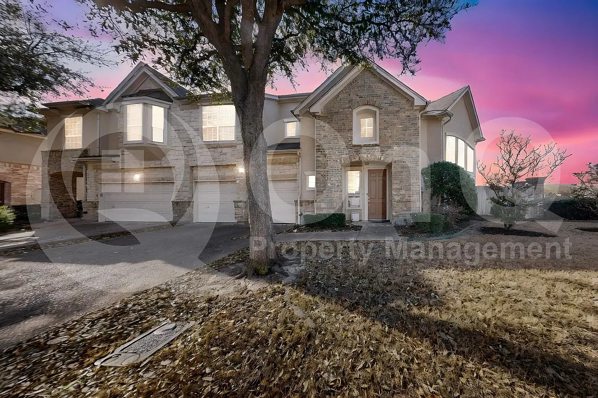 3 bed, 2.5 bath, 2130 sqft — Photo 1