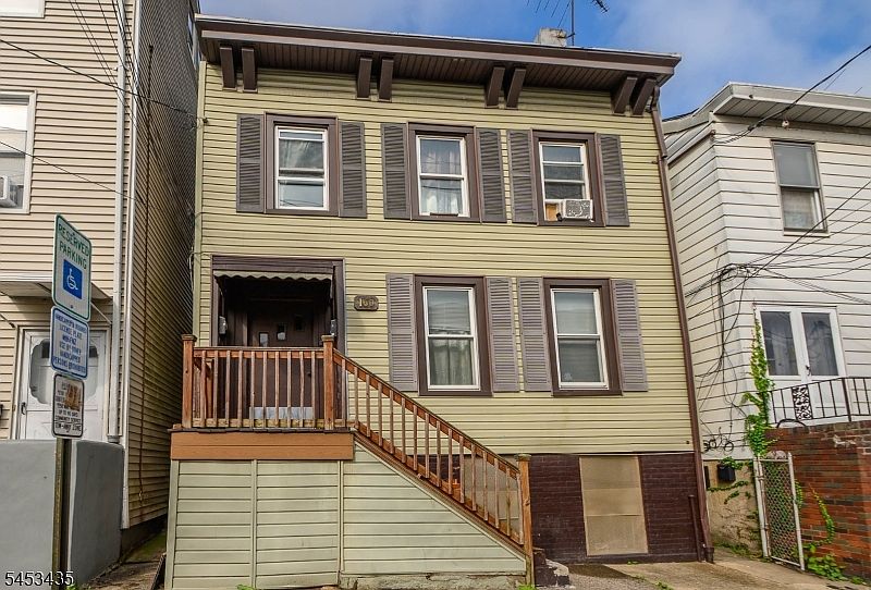 1st image of 160 Mill St