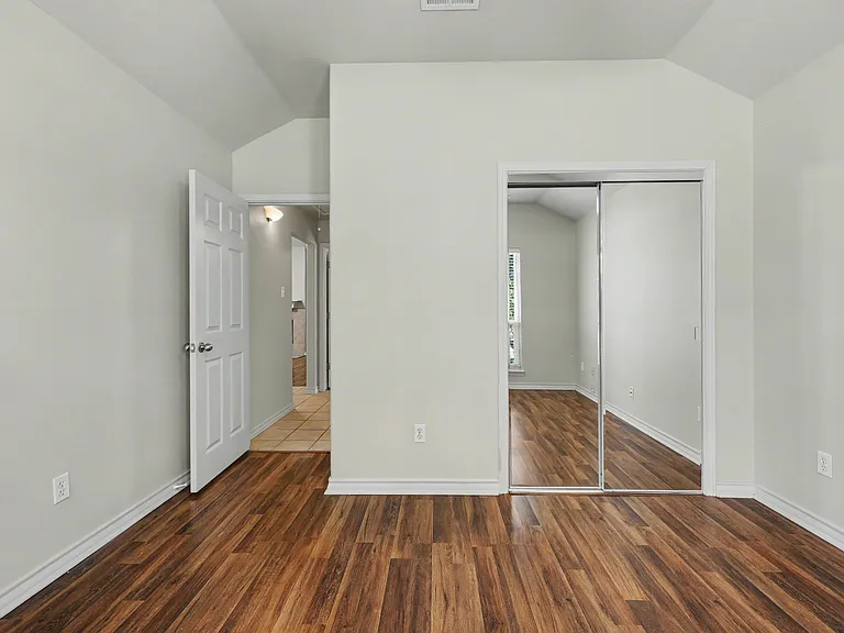 1111 Meadowbrook Dr — Photo 25