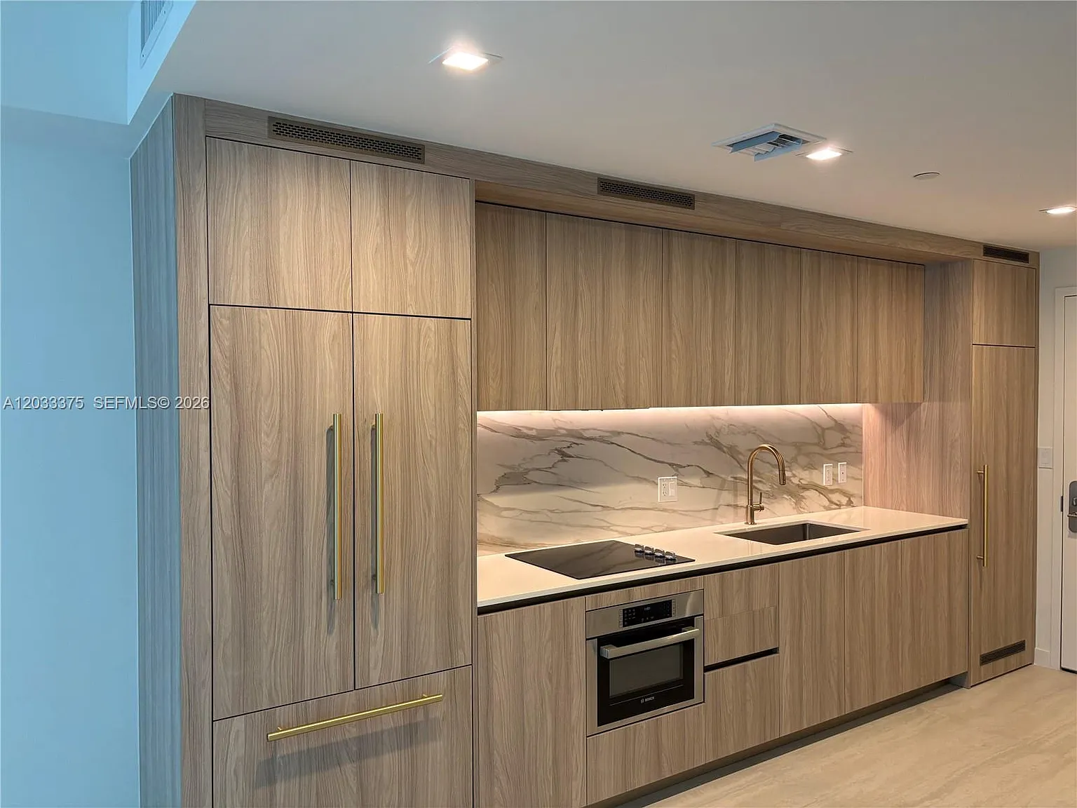 1 bed, 1.0 bath, 862 sqft, $3,800 — Photo 2