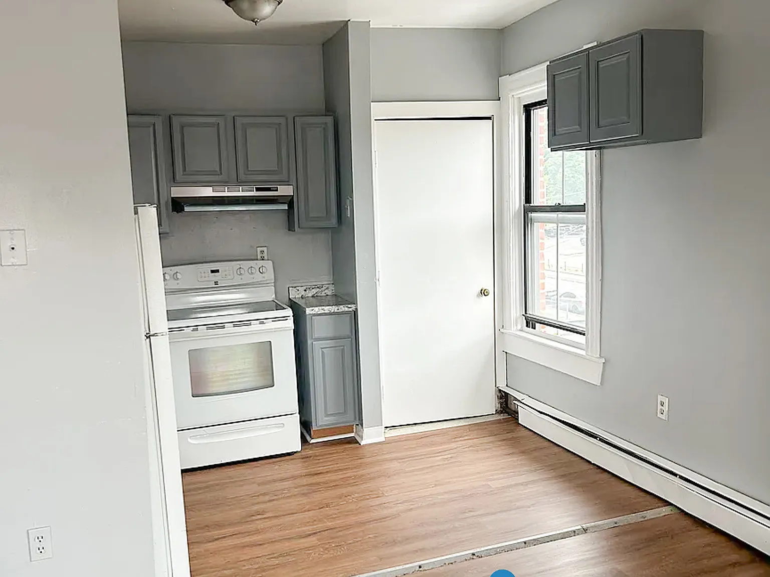 2 bed, 1000 sqft, $1,350 — Photo 2