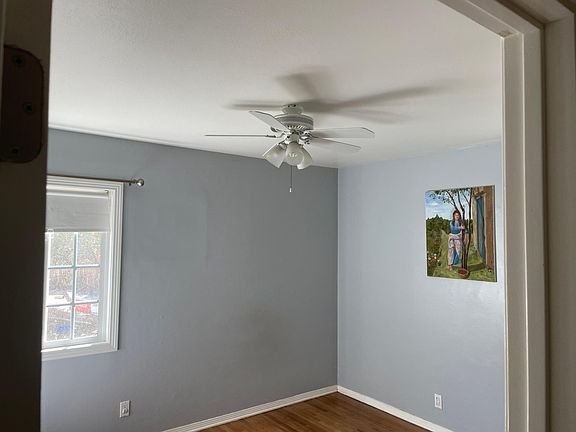 4th image of 4952 Canoga Ave