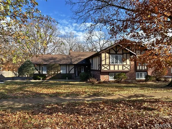 1948 Dovershire Ct, Chesterfield, MO 63017