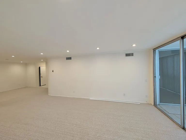 415 Montana Ave — Photo 20