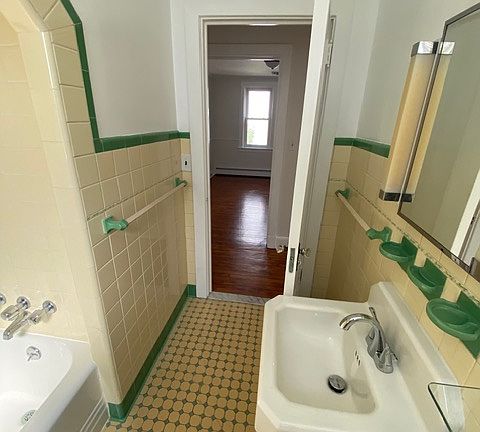 4th image of 1710 Bridge St