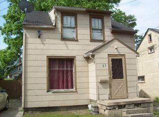 27 Clarence St, Pontiac, MI 48342