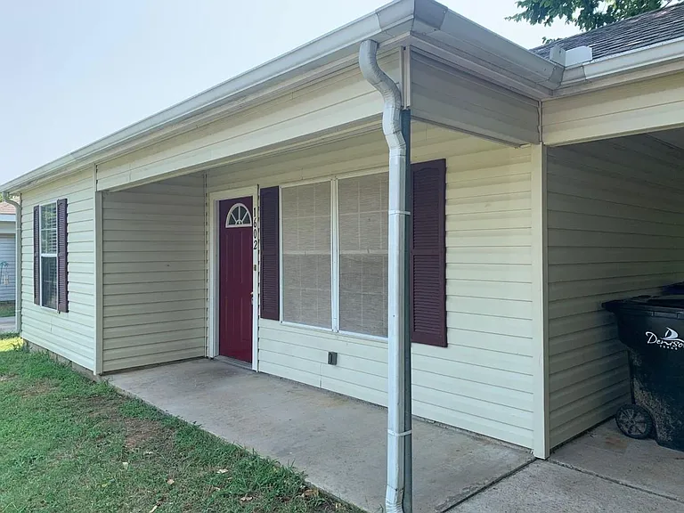 1602 W Elm St — Photo 21