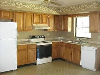 3rd image of 447 E Beach St