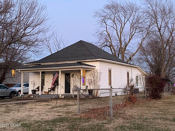 4th image of 2109 S Tyler Ave