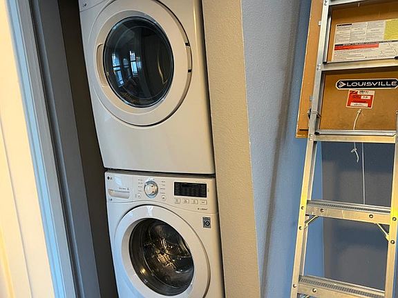 5th image of 712 W Waterman St APT D101