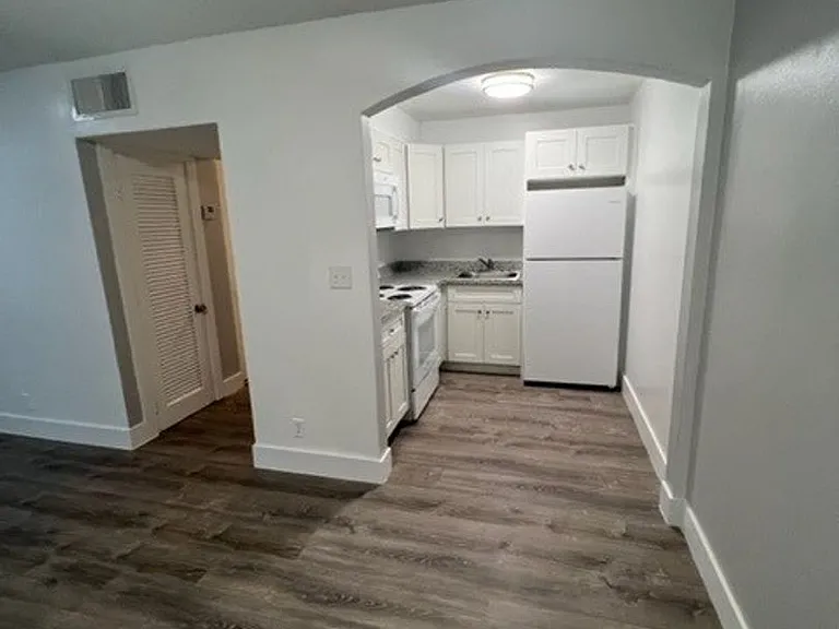 2500 Johnson St — Photo 14