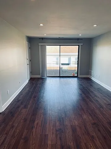 5991 N Northwest Hwy #302 Photo 1
