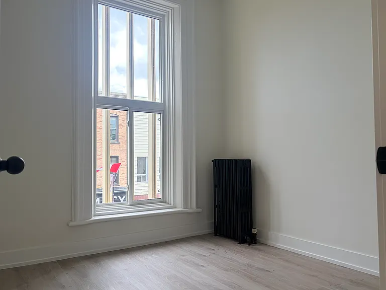435 George St N #7 — Photo 9