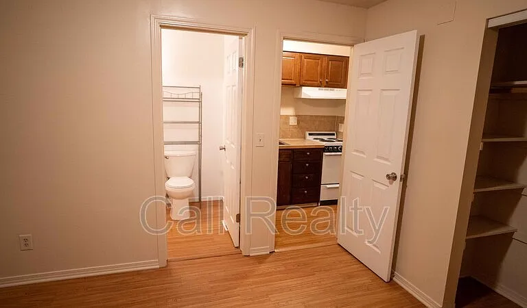 5223 N Crestline St — Photo 9