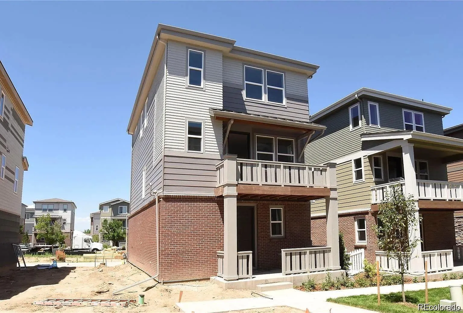 3 bed, 2.5 bath, 1758 sqft, $2,900 — Photo 1