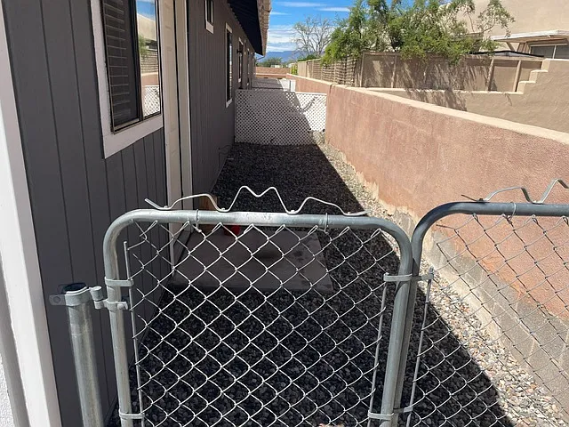 2 bed, 1000 sqft, $1,300 — Photo 1