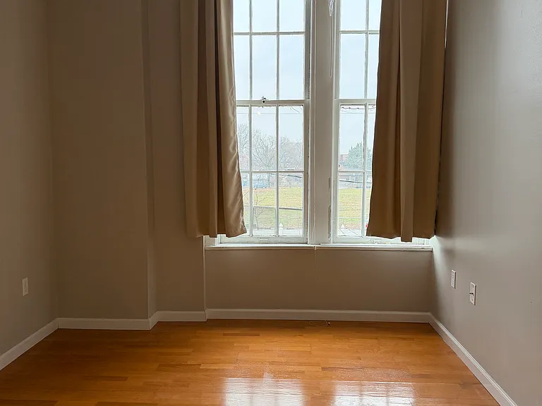 1054 S Kingshighway Blvd #E — Photo 11