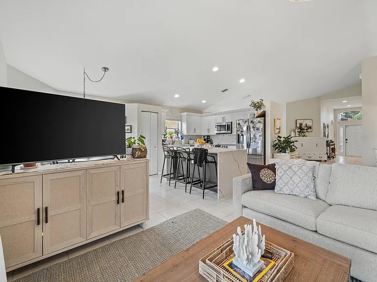 3817 Miramontes Cir — Photo 11