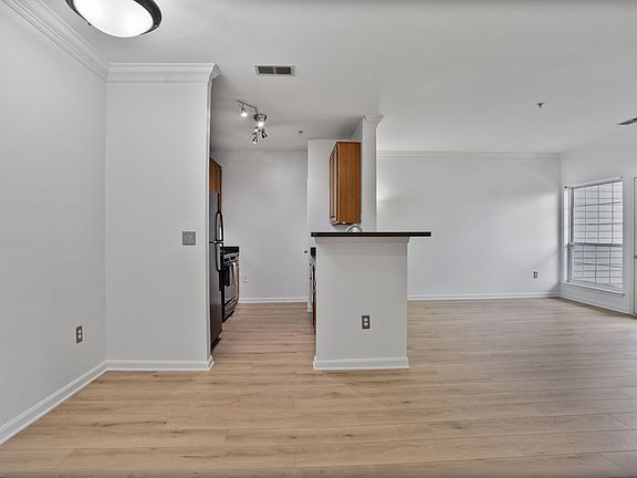 5th image of 4854 Eisenhower Ave Unit 253