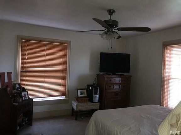 4th image of 606 N Main St