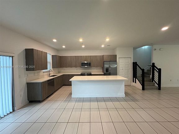 3rd image of 10461 NW 82nd St Unit 6